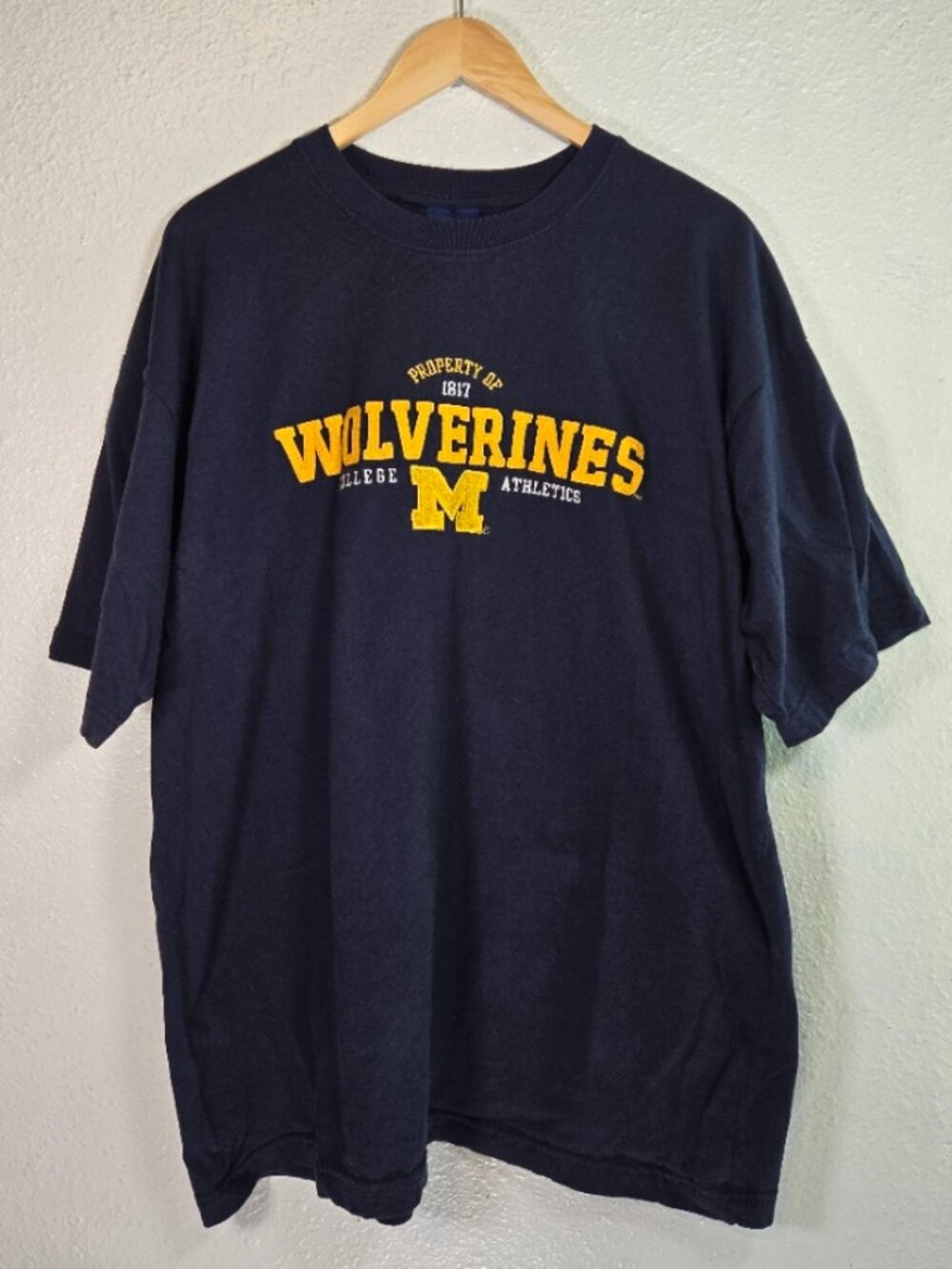 Vintage Y2K Michigan Wolverines embroidered Tee